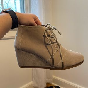 New Tan Toms high heeled ankle boots